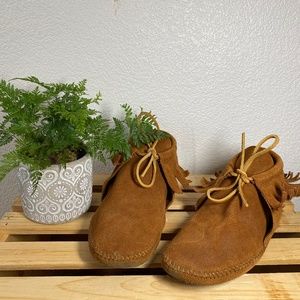 Minnetonka Fringe Moccasins